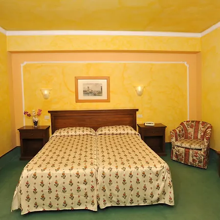 Отель Minerva Palace 4*