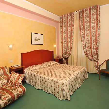 Отель Minerva Palace 4*