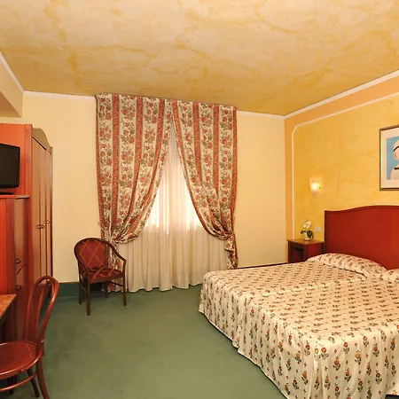 Отель Minerva Palace