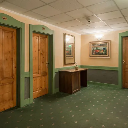 Отель Minerva Palace 4*
